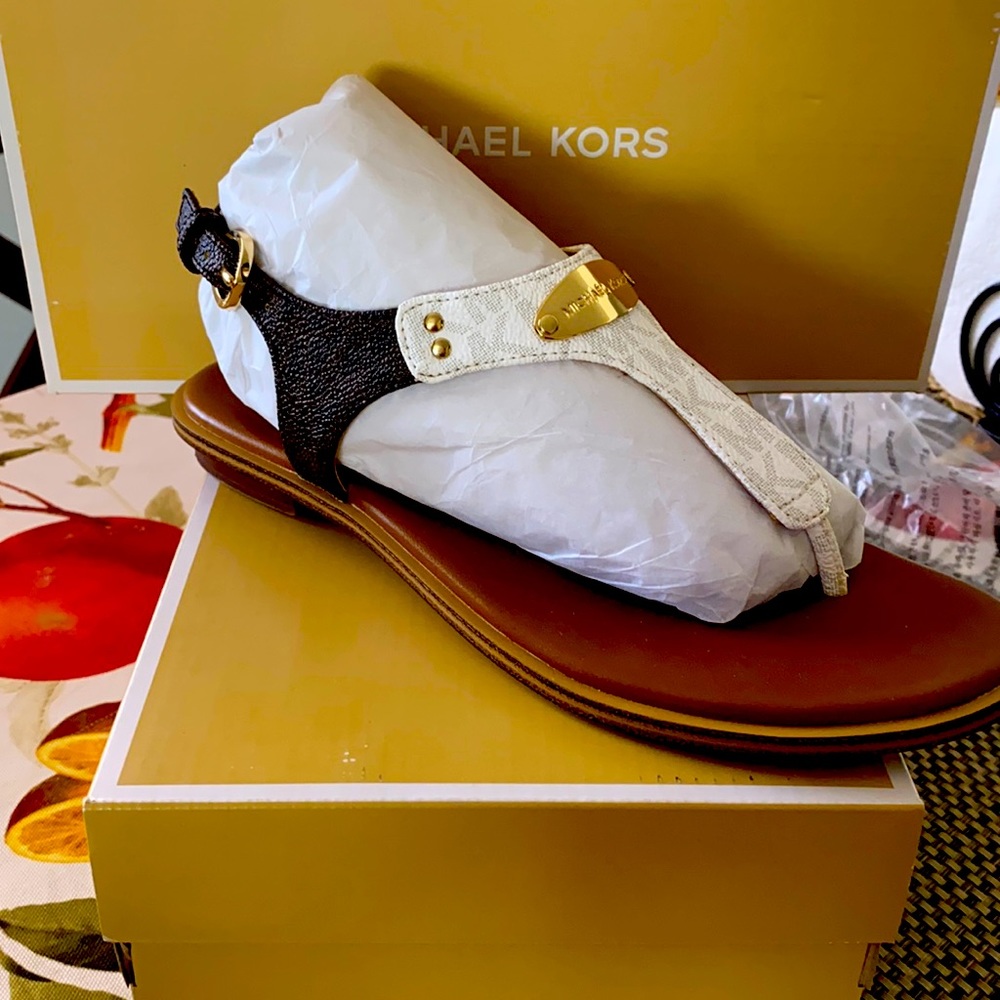 MK plate thong Mini MK logo PVC